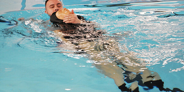 Mannequin d'entrainement au sauvetage en piscine