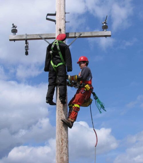 Mannequin d'entrainement au secours travail en hauteur sur pylône électrique