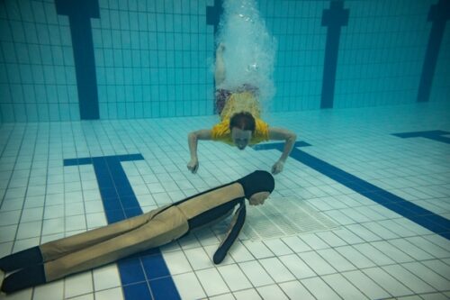 Mannequin piscine Ruth Lee coulé