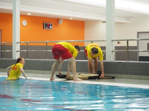 Mannequin piscine pris en charge